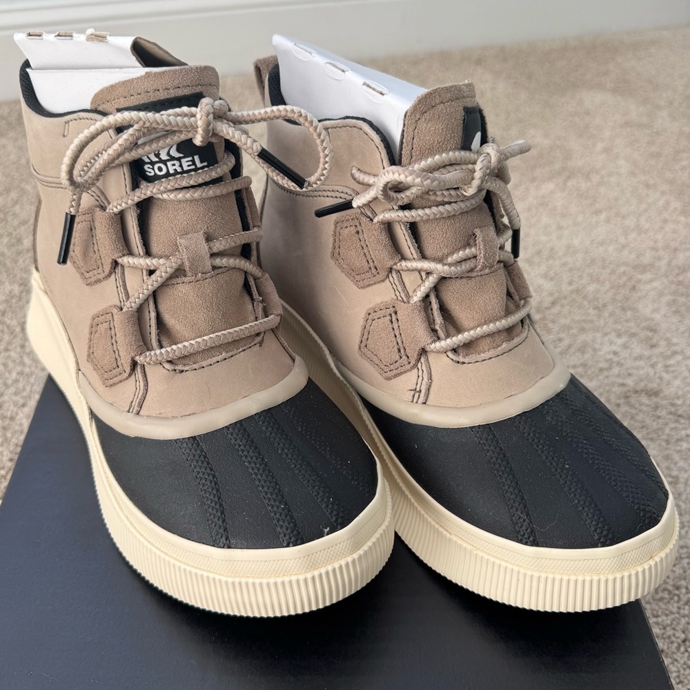 NEW Sorel Women's Out N About IV Classic Waterproof - Omega Taupe / Black 6.5